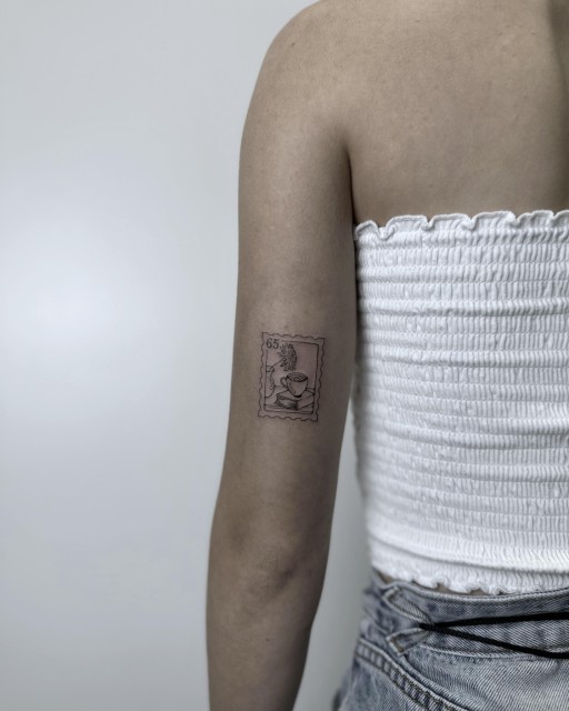 minimalistyczny tatuaz znaczka
