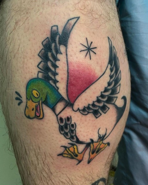 kolorowy tatuaz kaczki
