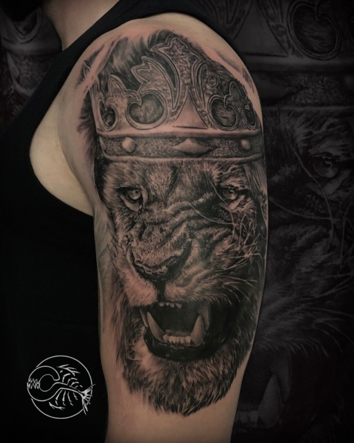tatuaz lwa na ramie